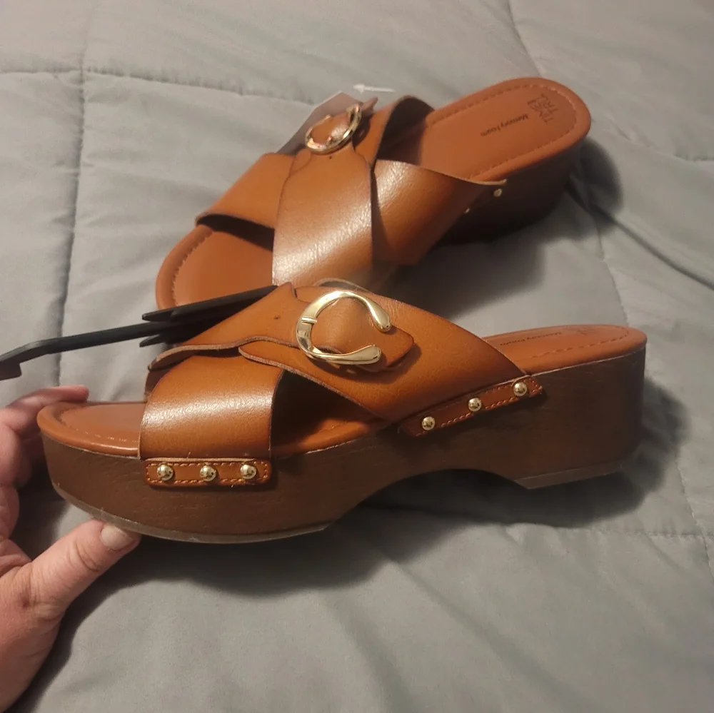 Nwt brown clogs - Picture 2 of 3